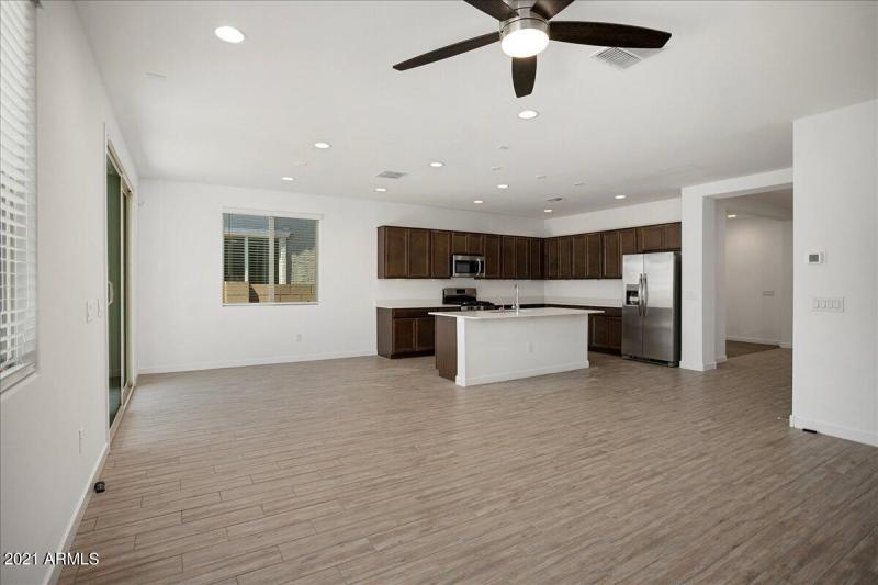 11-24973 North 172nd Drive 11