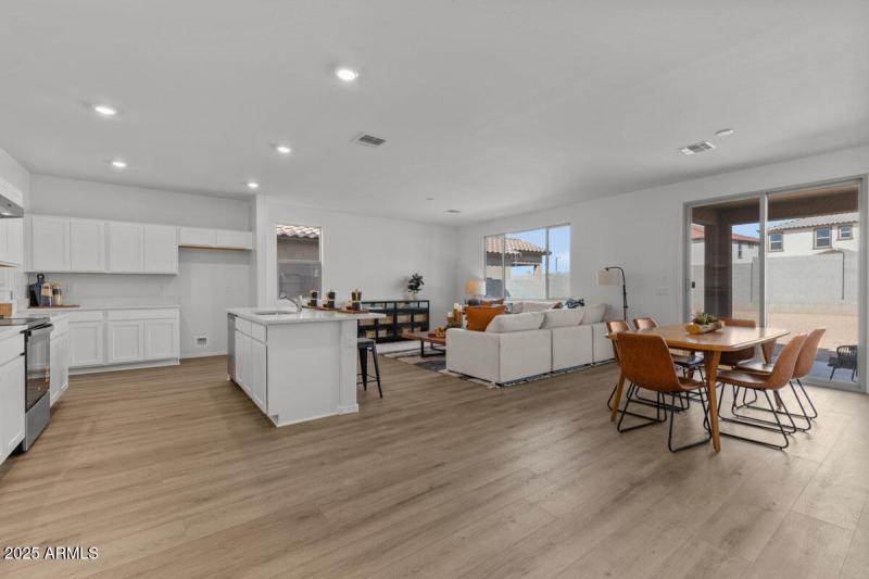 KBPHX_MIR_DesertOasis-Lot141_8489-1200