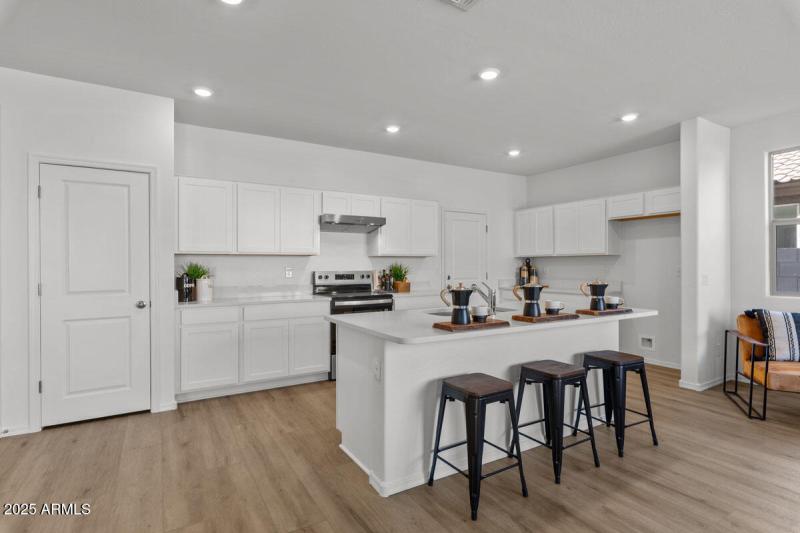 KBPHX_MIR_DesertOasis-Lot141_8516-1200