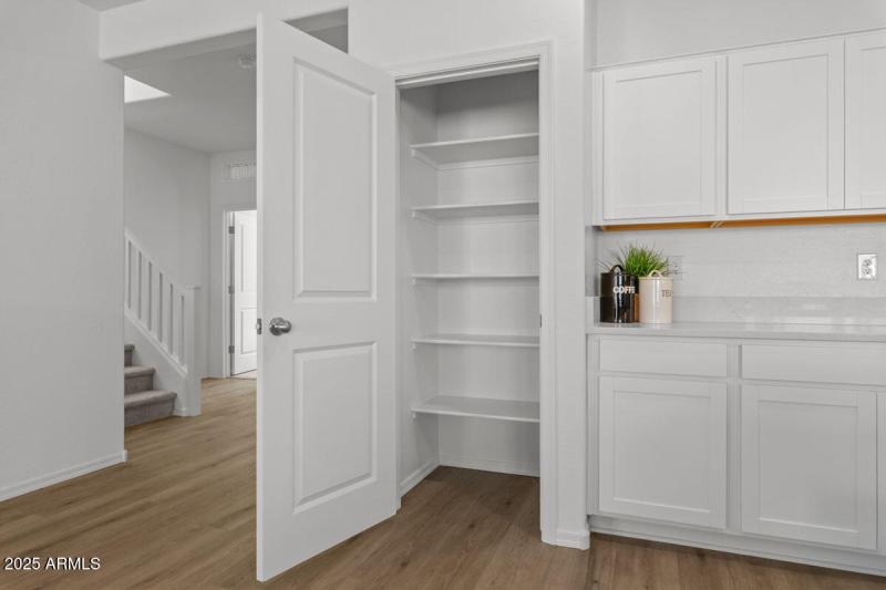 KBPHX_MIR_DesertOasis-Lot141_8575a-1200