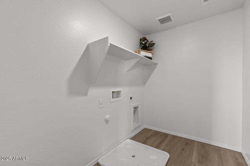 KBPHX_MIR_DesertOasis-Lot141_8620a-1200