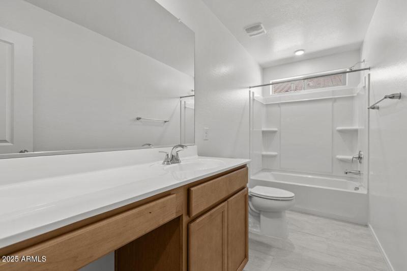 KBPHX_MIR_DesertOasis-Lot142_8872-1200