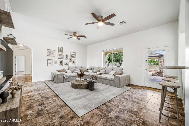 img_v3_02qv_64fe85b9-eeed-400d-bc42-b618