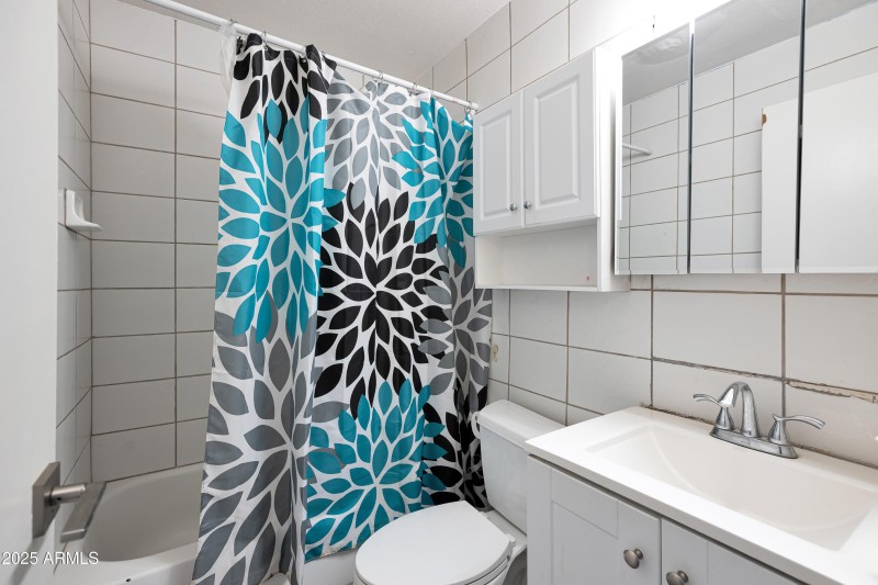 Hallway Full Bathroom