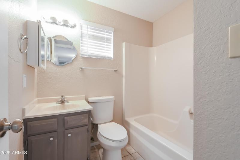 1022674.1101 W Campo Bello Drive - Bathr