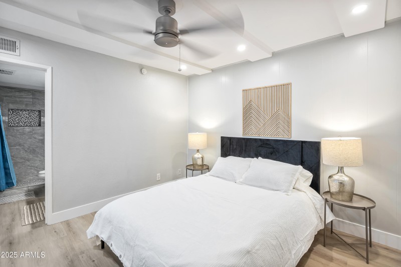 C8038663-5B69-40CF-A6B4-0F305DDAAE3E