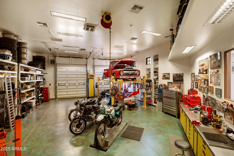 SOPHISTICATED WORK SHOP!