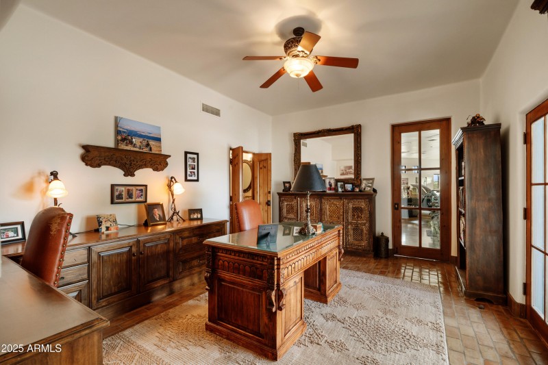 SHOWROOM OFF BEDROOM 3