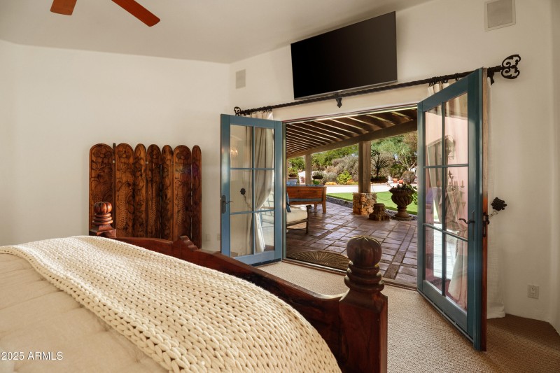 PRIMARY EXIT TO OUTSIDE