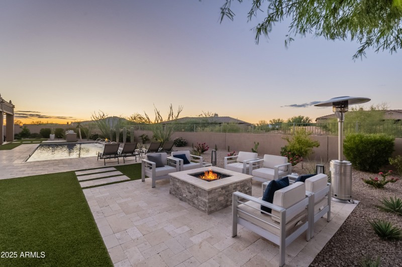 Luxurious Outdoor Oasis Under the Stars