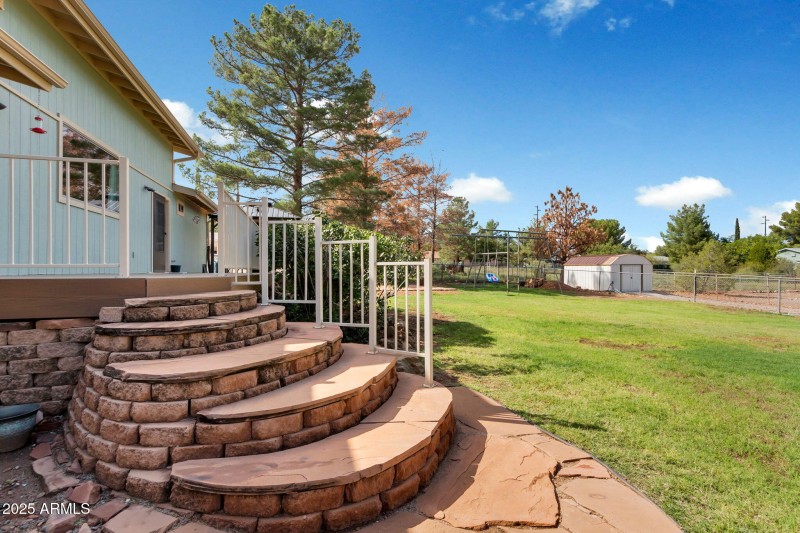 Exterior_Backyard_Grass