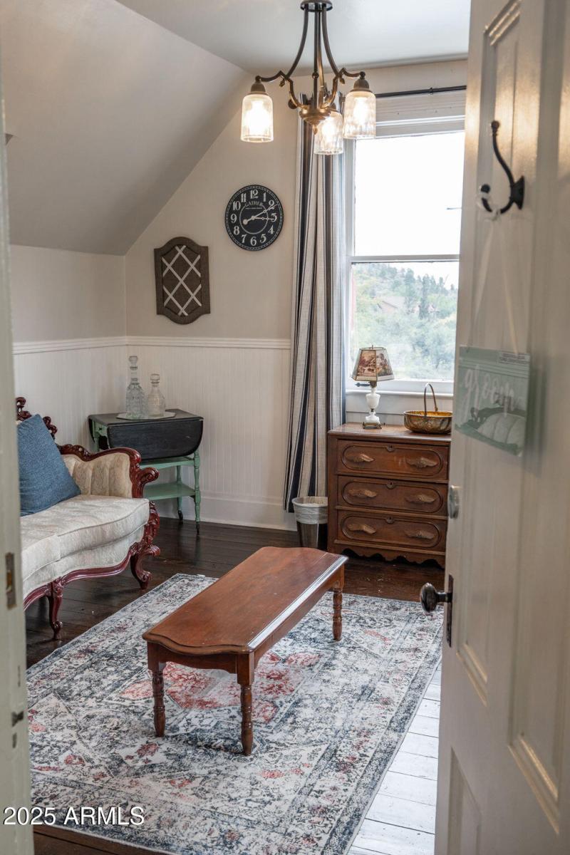 48-web-or-mls-2516-willow-creek-rd