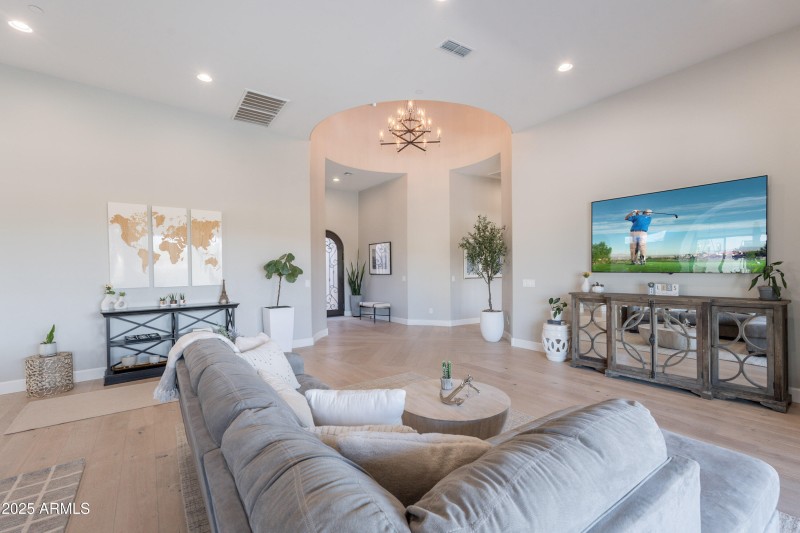 Opulent Living Room with Grand Ambiance