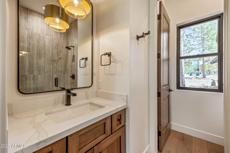 2nd Main Level Suite Bathroom