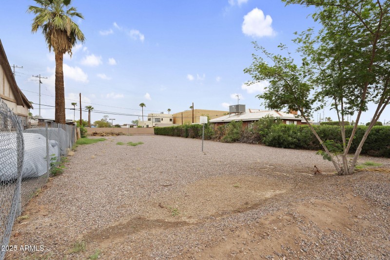 1318 Lot