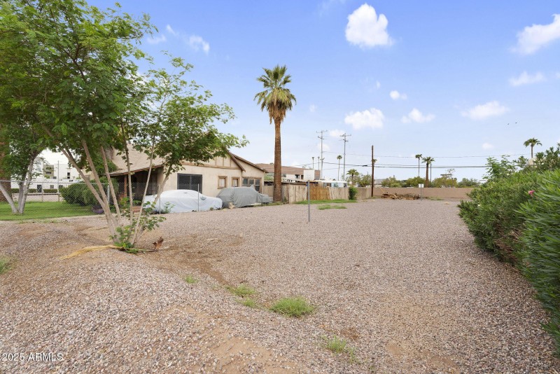 1318 Lot