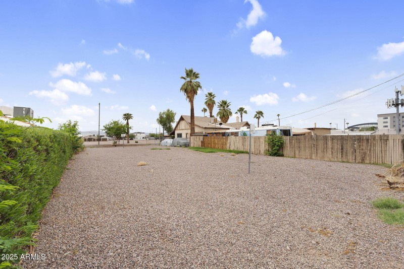 1318 Lot