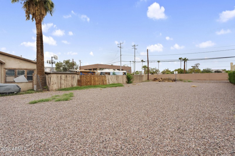 1318 Lot