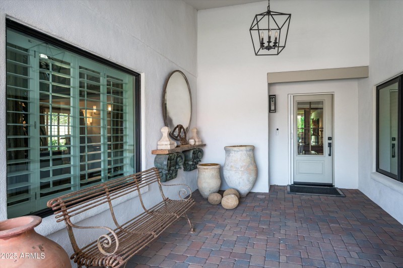 Entry w/ 2 Front Door Cameras