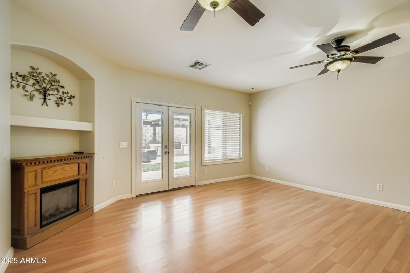 2699 S Butte Ln - MLS Sized - 007 - 09 L