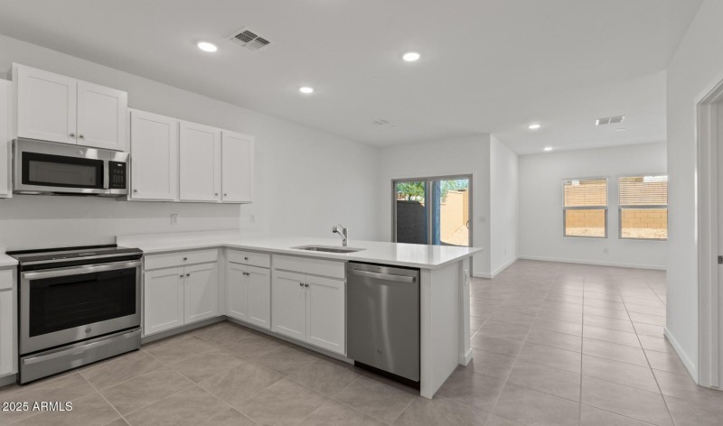 MR Lot #63 Kitchen 4 (Large)