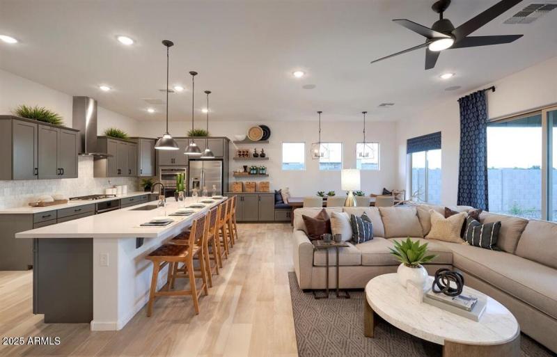 KITCHEN / GREAT ROOM