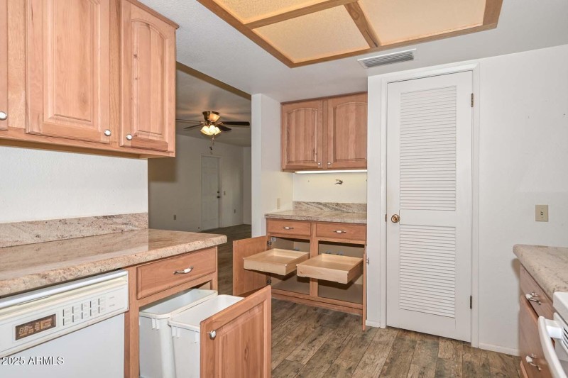Kitchen-Slide Outs