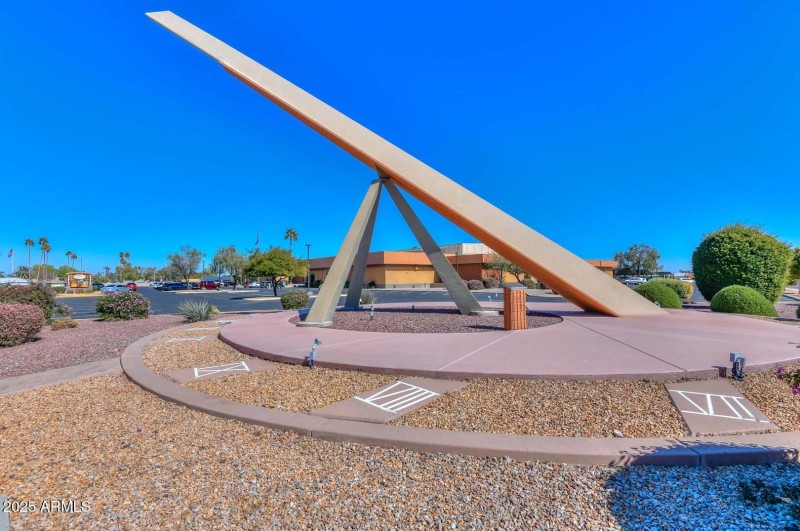 Sundial Center4