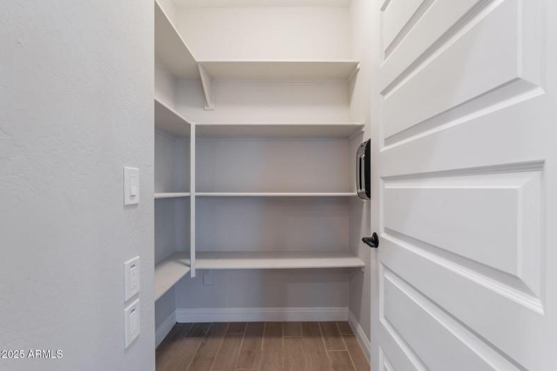 17-web-or-mls-261st-17