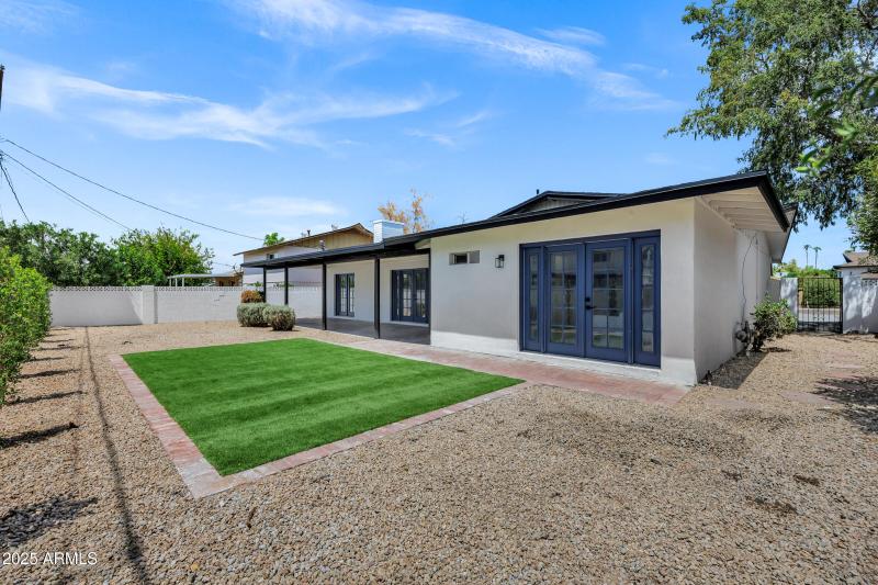 Pool size back yard!