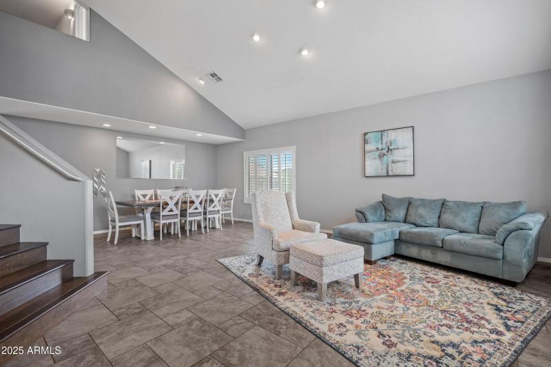 2027 E Parkside Ln-6