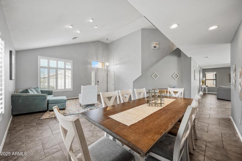 2027 E Parkside Ln-10