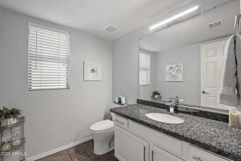 2027 E Parkside Ln-15