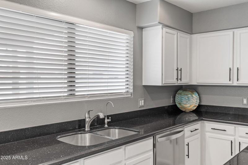 2027 E Parkside Ln-21