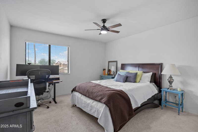 2027 E Parkside Ln-27