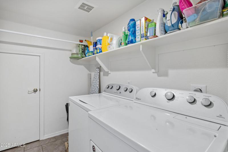 2027 E Parkside Ln-35