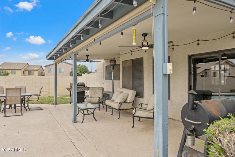 2027 E Parkside Ln-41