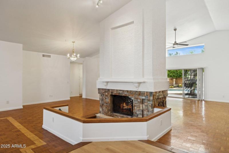 4-web-or-mls-16421-n-49th-st