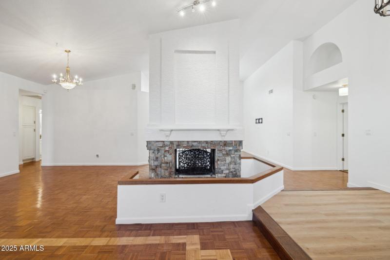 11-web-or-mls-16421-n-49th-st