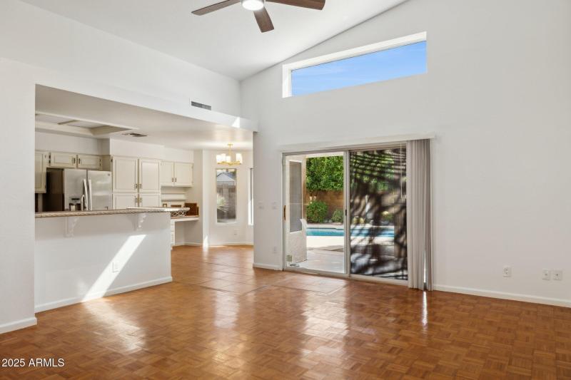 12-web-or-mls-16421-n-49th-st