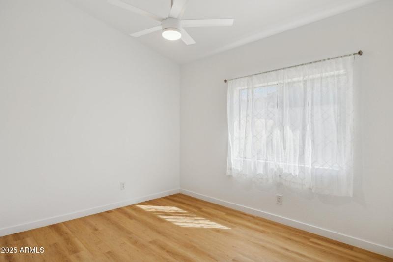 27-web-or-mls-16421-n-49th-st