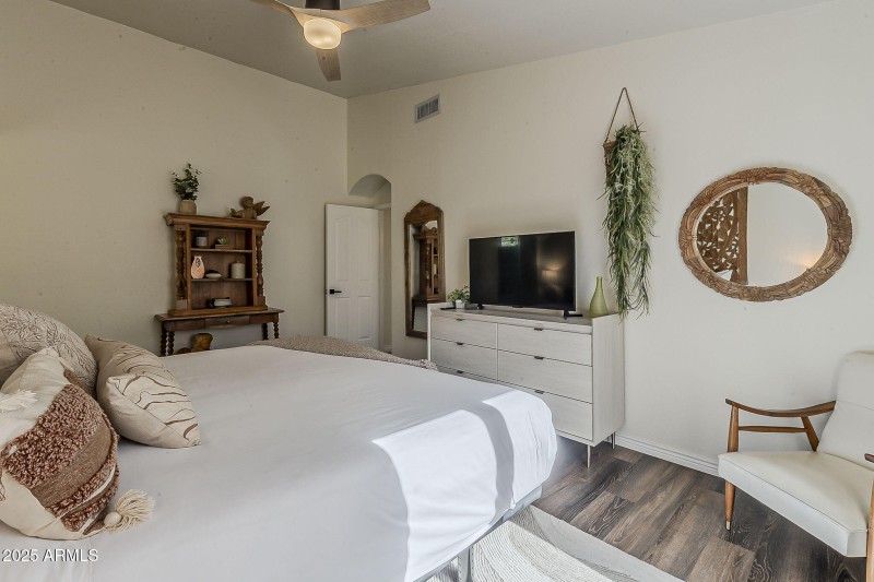 27-web-or-mls-Kiva Ave-27