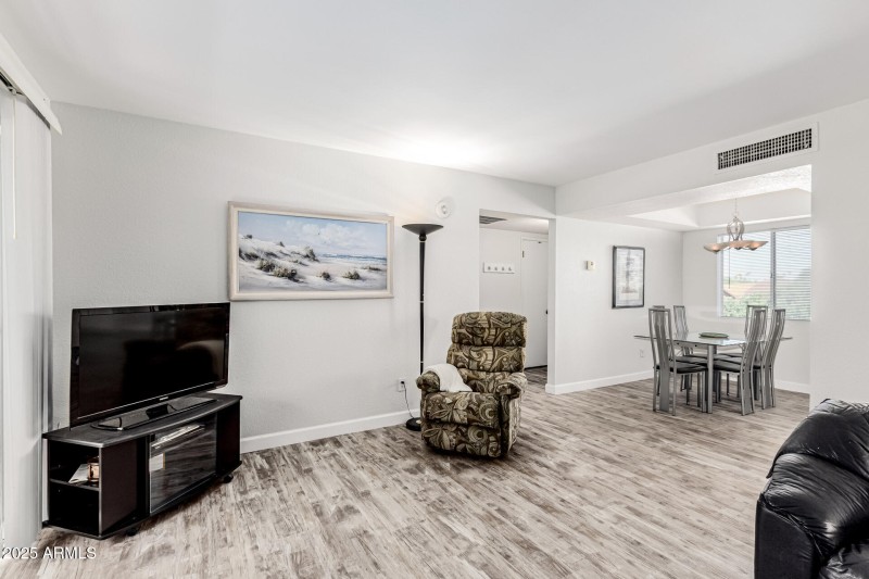 7 - Paradise Village