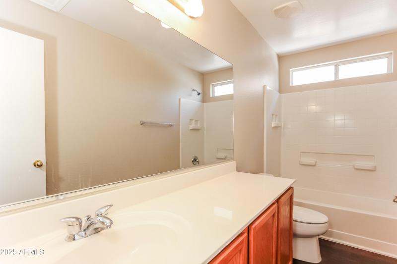 1022626.22212 W Sonora St - Bathroom