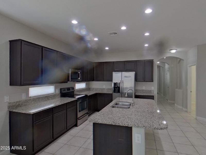 3_pc_HbPGEQssQI_kWFy4zqcYE_other_room_Vc