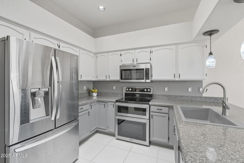 54-web-or-mls-Harvest Moon Dr-36