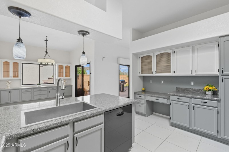 58-web-or-mls-Harvest Moon Dr-40