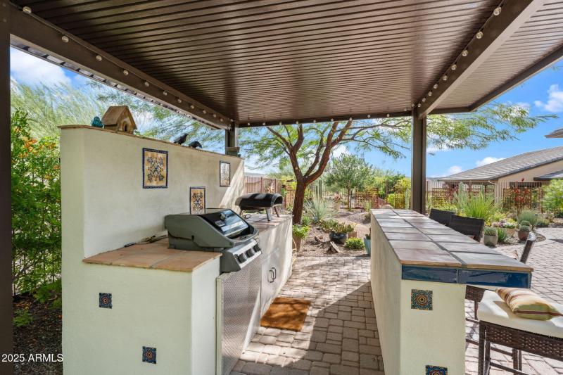 Built-in BBQ/Pizza Oven Area