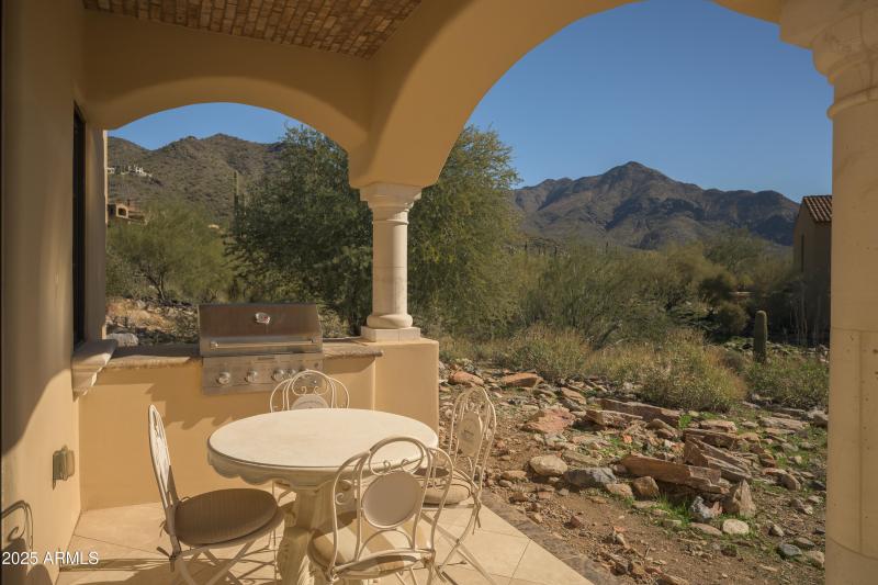 Casita Outdoor Dining / BBQ