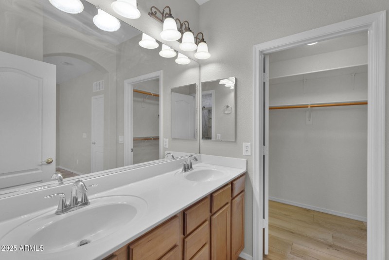 22-web-or-mls-9250 W Runion Dr -27